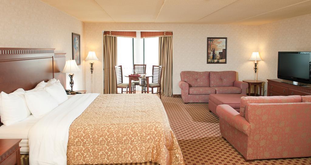 סאולט סאינטה מארי Quality Inn & Suites Bay Front מראה חיצוני תמונה