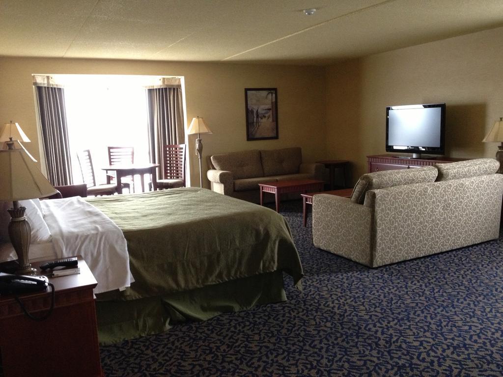 סאולט סאינטה מארי Quality Inn & Suites Bay Front מראה חיצוני תמונה