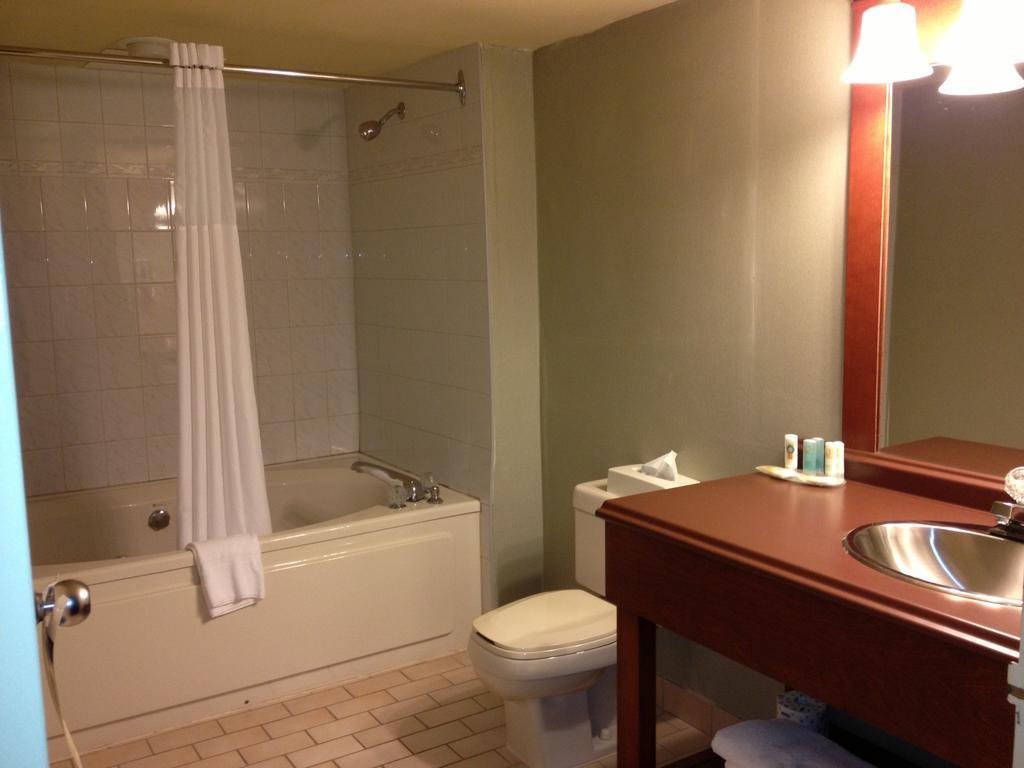 סאולט סאינטה מארי Quality Inn & Suites Bay Front מראה חיצוני תמונה