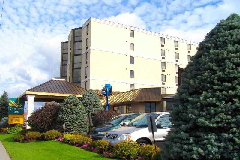 סאולט סאינטה מארי Quality Inn & Suites Bay Front מראה חיצוני תמונה