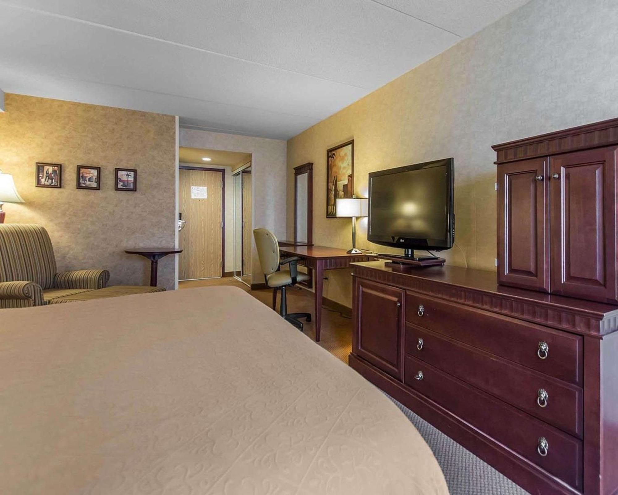 סאולט סאינטה מארי Quality Inn & Suites Bay Front מראה חיצוני תמונה