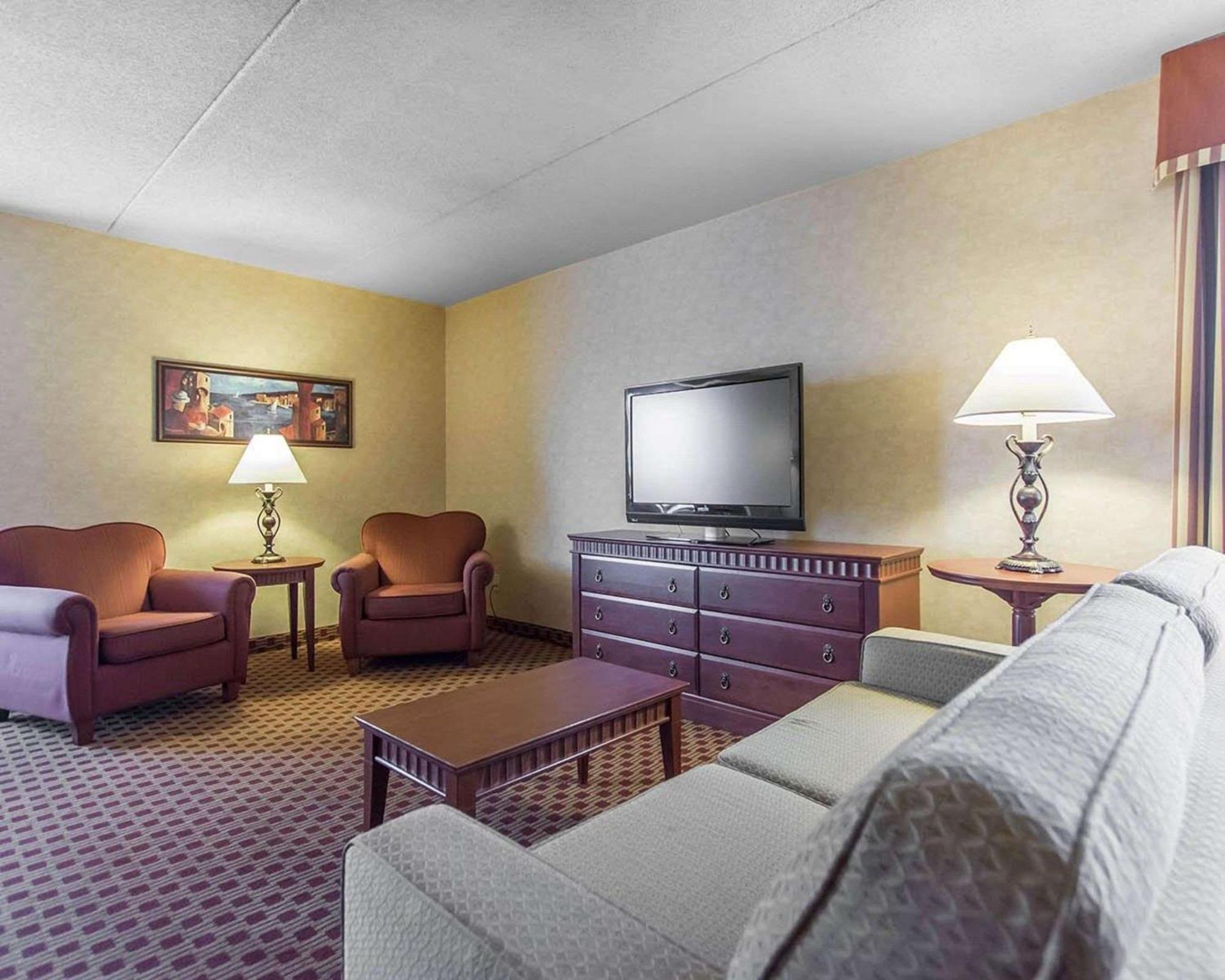 סאולט סאינטה מארי Quality Inn & Suites Bay Front מראה חיצוני תמונה