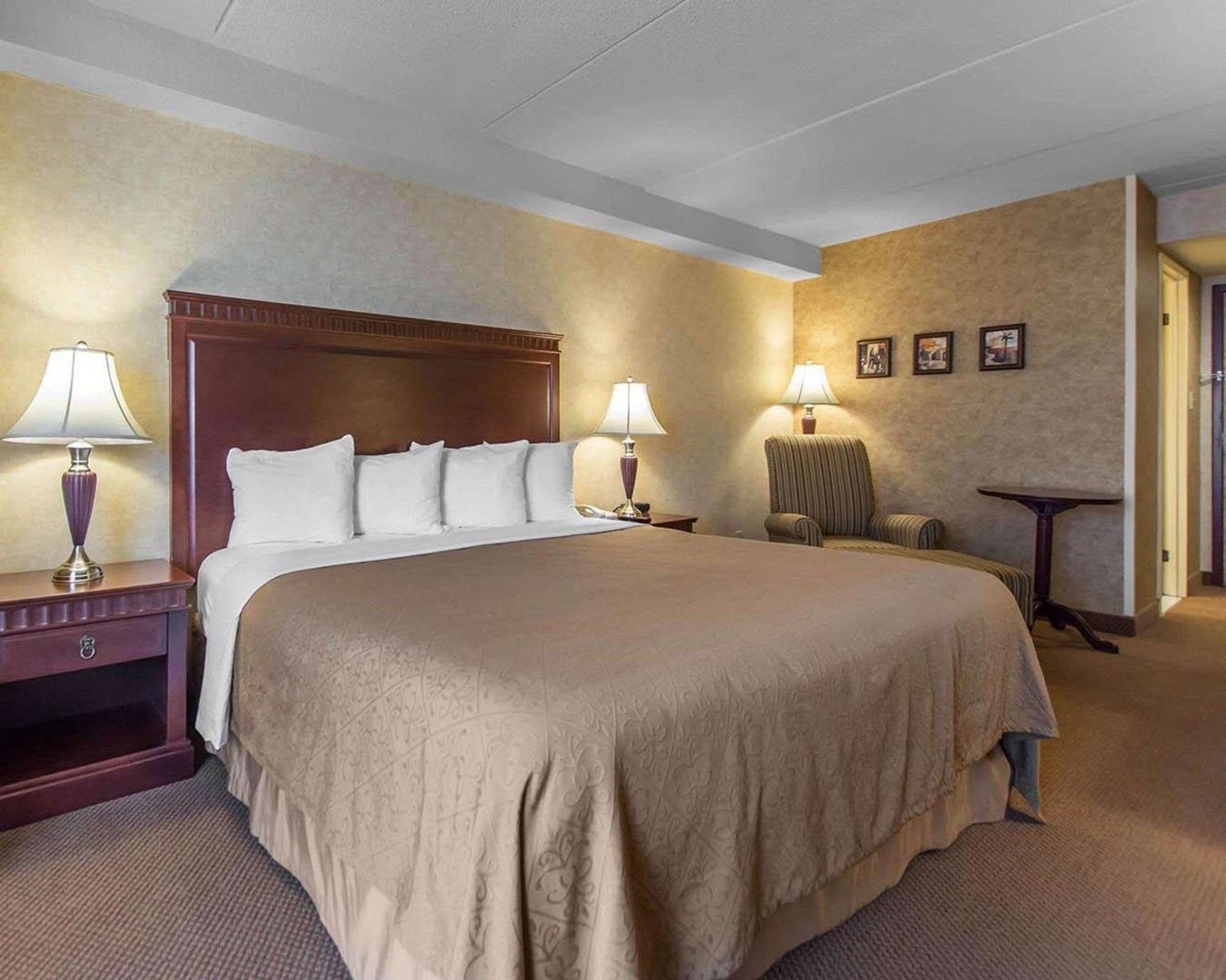 סאולט סאינטה מארי Quality Inn & Suites Bay Front מראה חיצוני תמונה