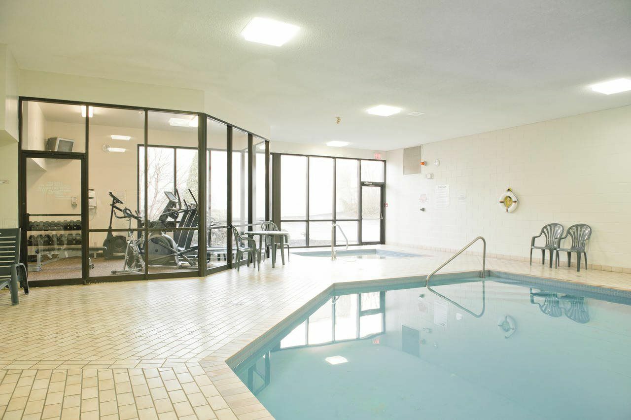 סאולט סאינטה מארי Quality Inn & Suites Bay Front מראה חיצוני תמונה